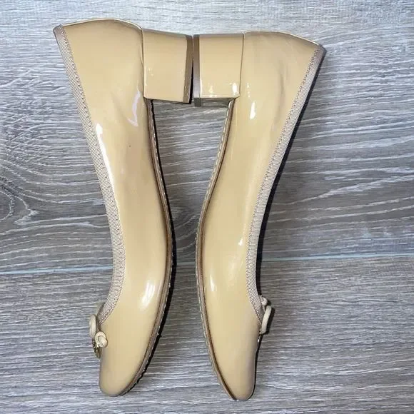 Tory Burch Chelsea Nude Tan Patent Leather Women’s Size 8M Bow Charm Heeled Pump - Picture 8 of 13